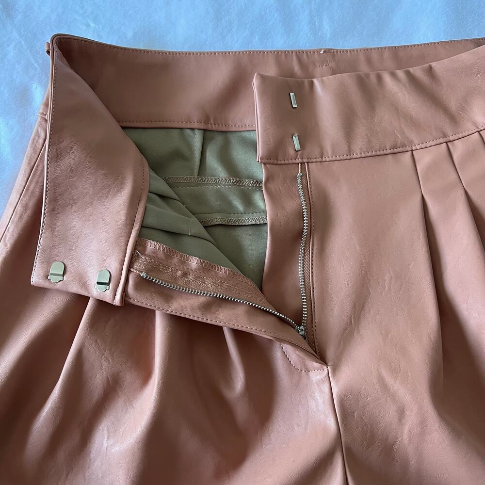 Blank NYC Chelsea High Rise Faux Leather Pleated Tapered Ankle Pants Size 32 - Picture 8 of 15
